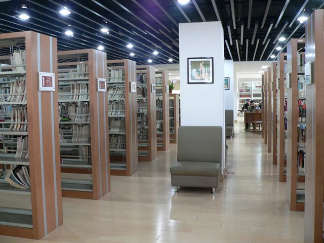 社区图书馆.jpg