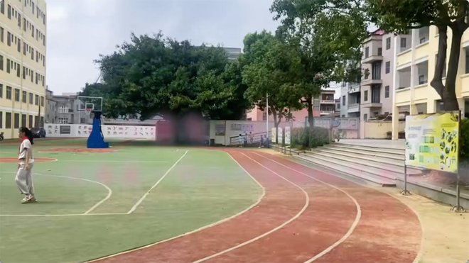 从“低矮的隔断”到“安心一扇门”——平海第一中心小学厕所焕新记